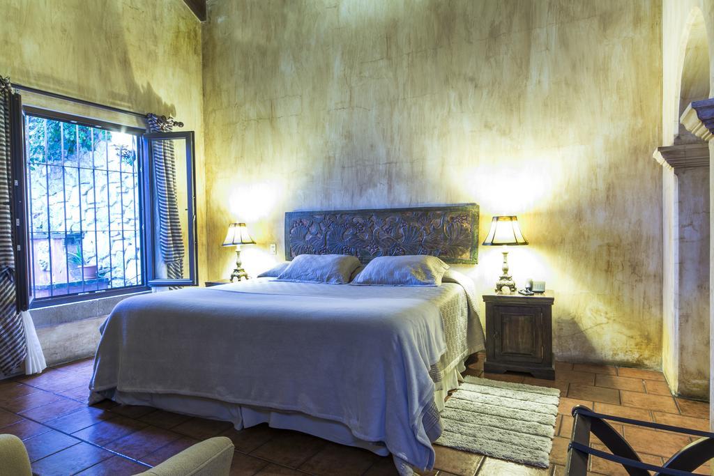 Hotel Cirilo Antigua Exterior photo